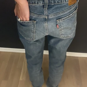 Levi’s jeans raka lågmidjade  - Raka helt nya levi’s jeans köpta för ca 1200 säljer för 400