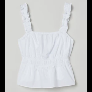 Topp från h&m  - Supergulliga topp från h&m som jag inte använt så mycket, säljer för att det inte är min stil längre. Slutsåld 