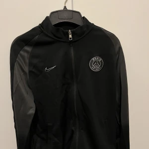 Paris saint germain  - Paris saint germain tröja  Modellen säljs inte längre   Pris diskuteras!