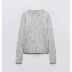 Intressekoll på en stickad grå tröja från Zara, endast använd 1 gång. Skriv för över bilder🫶