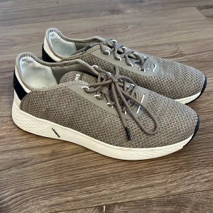 Skor - Ett par skor av märket legend i storlek 43. Använda 1 gång syns på sista bilden. 200kr