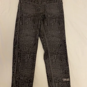 Tights från casall  - Använda en gång och är i nyskick. Storlek xs men passar en s.