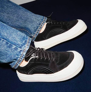 Eytys Sonic black - Tänker sälja mina svarta eytys som tyvärr inte kommit till sån stor användning. Använda minst två gånger💖