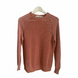 Golden goose tröja - Supersnygg sällsynt tröja från det fina märket golden goose. 70% bomull och silke. Den har också lurextråd i som ger en cool effekt. Storlek M. Bra skick men några trådar som sticker ut.