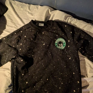 SSS world corp sweater starship coffee - Shirt is originally worth 2000kr      price can be talked about