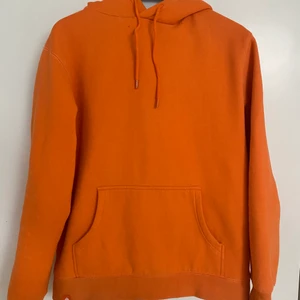 Hélas Hoodie strl. M - Några år gammal bara, nästan aldrig använd och är även i väldigt bra skick. 