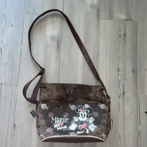 väska - helt ny väska, aldrig använd, från Disney Land i Paris. Kan frakta