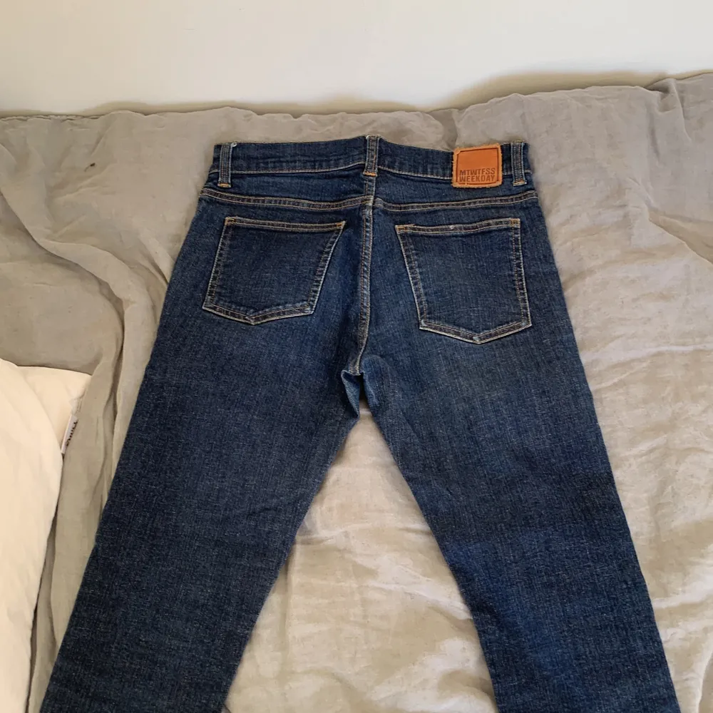 Jätte fina låg midjade jeans som har tyvär blivit för små. Köparen står för frakt. Jeans & Byxor.