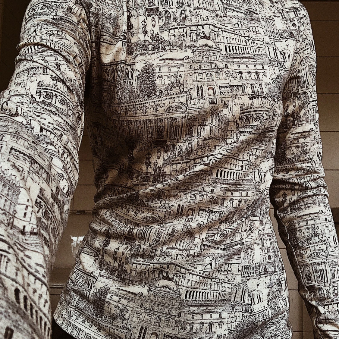 Ljusblå mönstrad polotröja