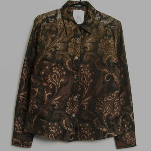 Skjorta - Cool najs skjorta från sand, säljer då jag tyvärr inte får användning för den. Jättefina detaljer!