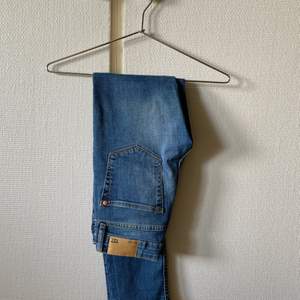 skinny jeans från lager 157, använd endast en gång!!