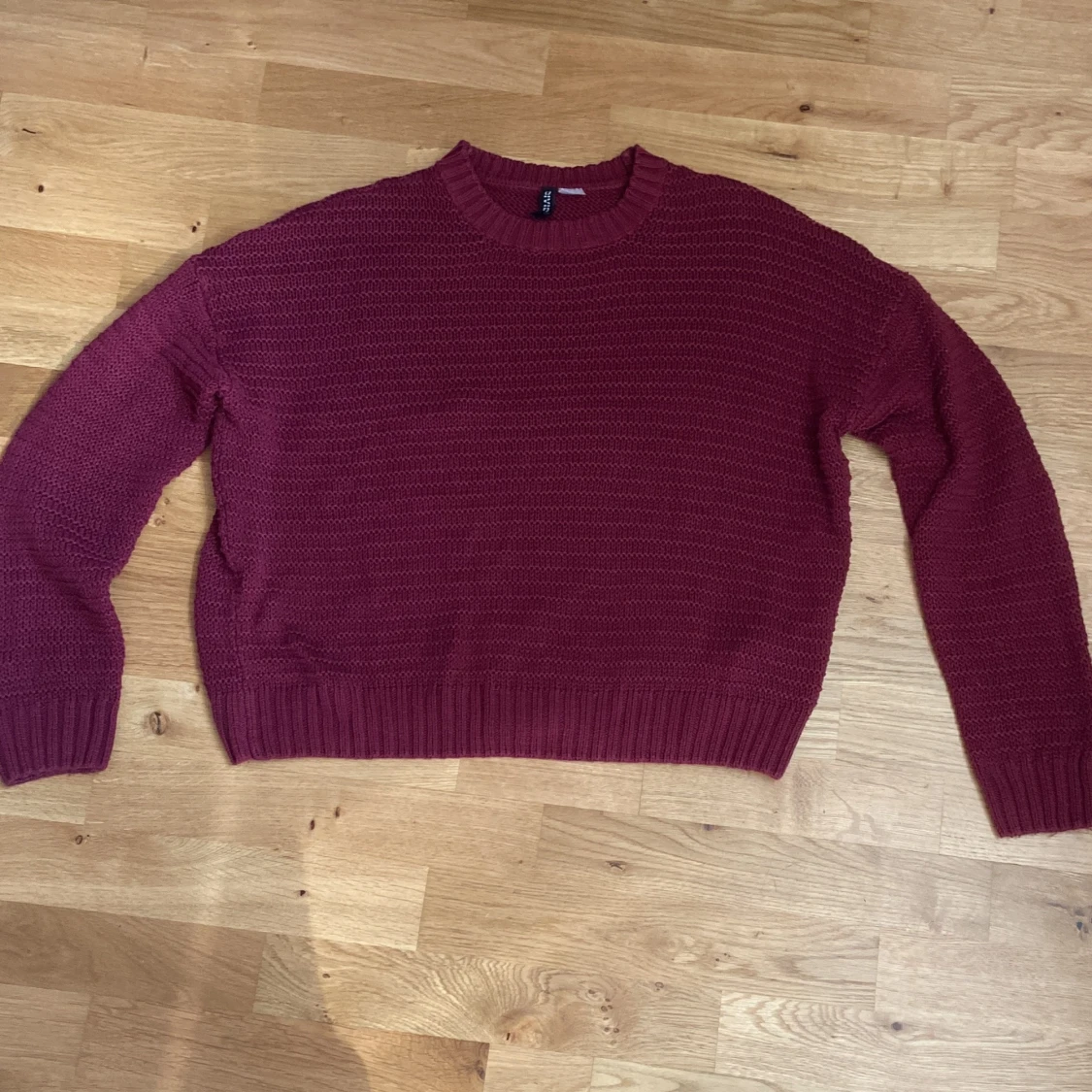 Stickad vinröd tröja storlek S - 90