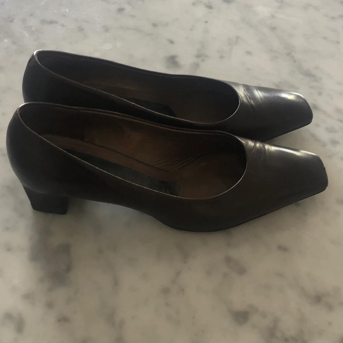 Bruna låga klackar strl 37 - 90