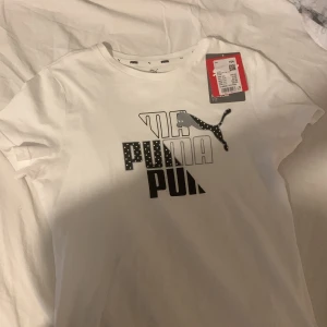 Puma t-shirt storlek 164 från 13-14 - Fick den i födelsedagspresent och den va för liten 
