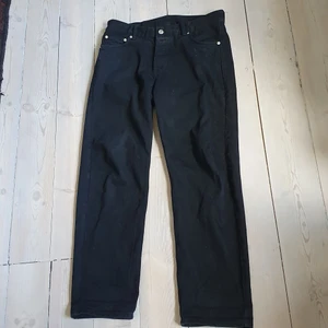 Sweet sktbs från junkyard i svart! - Ett par svarta jeans från junkyard. Sweet SKTBS och jag är 172 cm lång på bilden. Bra skick!