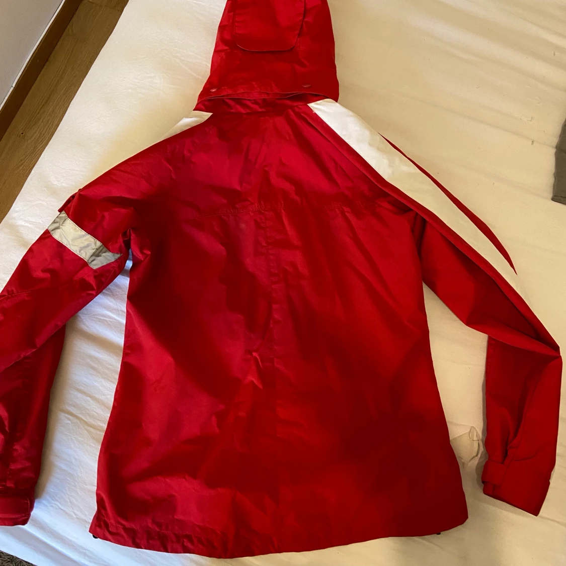 Röd regnjacka - 91