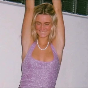 urban outfitters linne - Jätte fin och populärt linne från urban outfitters! Lapparna kvar och aldrig använt. Egna bilder kan fixas🥰 högsta bud 250kr+frakt