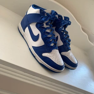 Nike dunk high game royale, storlek 45 - Använda väldigt lite, mycket bra skick. Skriv till mig vid intresse. Köparen står även för frakten.