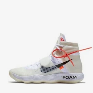 NikeXOffwhite  Hyperdunk the ten - Från kollektionen Virgil gjorde med Nike THE TEN gjordens denna hyperdunken. Är i bra skick men använda dock och som alla andra oxiderar plasten efter ett tag alltså gulnar lite, har original kvitto, box och alla skosnören samt tag. Det är högst budande som gäller. 