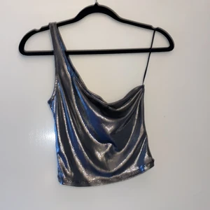 FESTTOPP  - Glittrig festtopp, storlek XS. 40kr + frakt