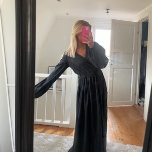 Svart långklänning  - Svart långklänning från NA-KD🖤 I väldigt fint skick då jag endast använt den 1 gång🖤