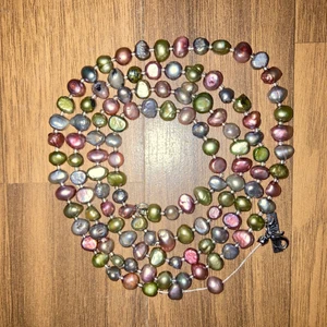 Halsband - Ett jätte fint sten smycke med olika färger på stenarna❤️ 62 kr inklusive frakt ❤️ Betalas via swish 🥰 Skriv till mig vid intresse ❤️