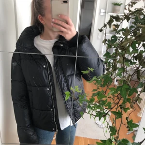 Pufferjacket - Säljer min pufferjacket i nyskick!