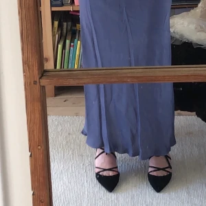 Klackar från &otherstories - Knappt använda då de är för små! Har superfin snörning upp på benen med spetsig tå. 