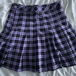 Kjol - Jättegullig lila-svart kjol