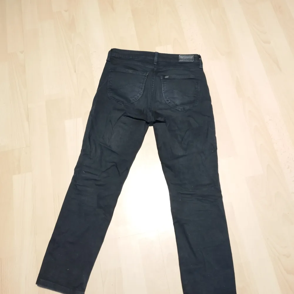 Knappt använda. Low waist. Raka Ben. . Jeans & Byxor.