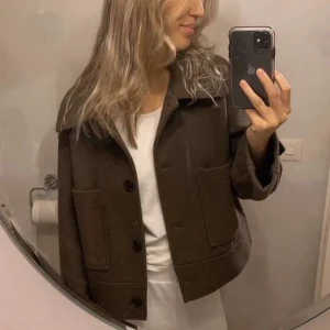 Kappa - Hej 👋 säljer en sparsamt använd kappa från kapphal. Köpt för 2 månader sedan Storlek M❤️