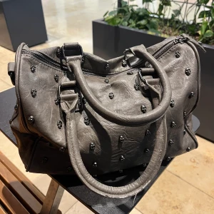 Alexander mcqueen Handväska - Säljer min super coola döskalle väska - nypris 3000