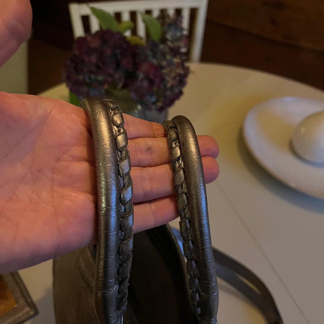 Cool skinnväska från Italien 🇮🇹 i silver  - 91
