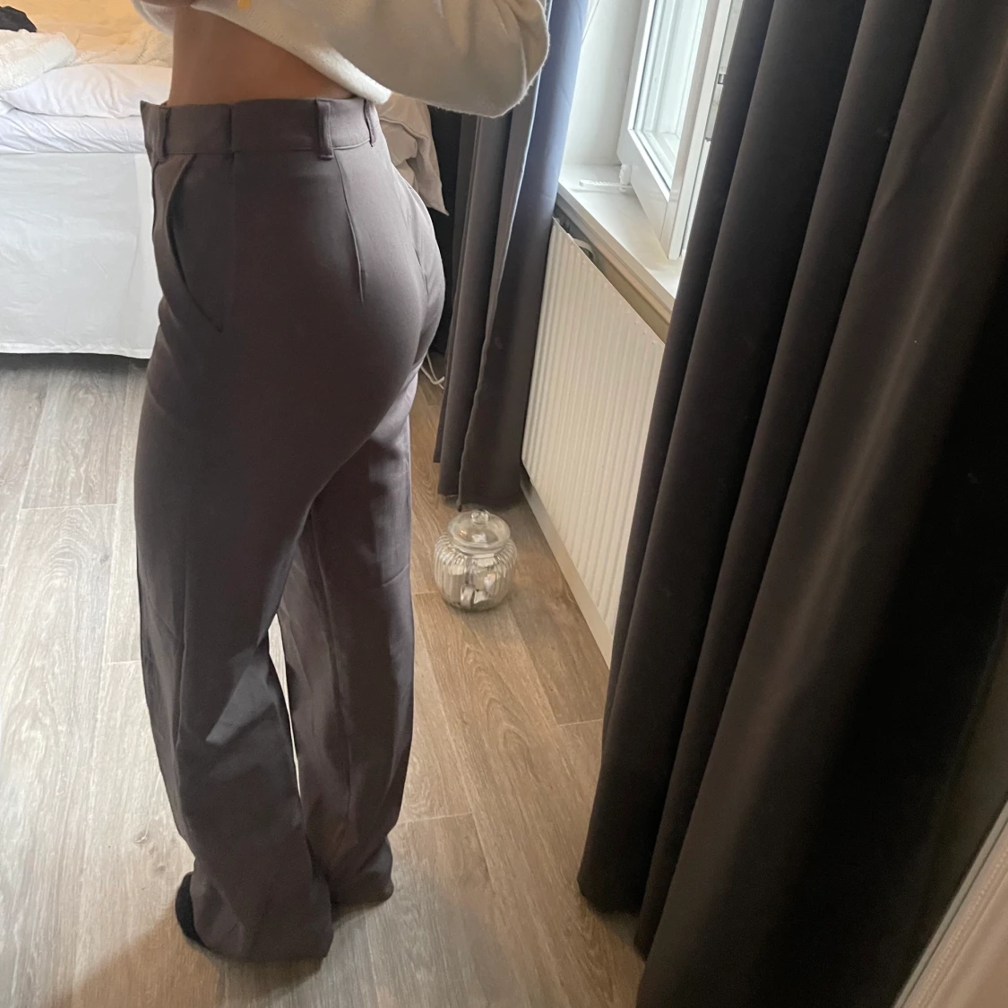 Gråa kostymbyxor  - 90