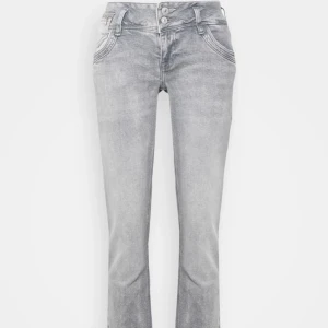 Ltb jeans - Helt oanvända ltb jeans som ja säljer för att jag köpte 2 storlekar💞 köpta för runt 650kr. Säljer för 500💞