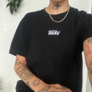 Vans t-shirt - Oversized svart vans t shirt. 