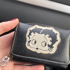 Plånbok🫶🏻 - Så himla söt och smidig liten plånbok, får plats med så mycket i utan att det ska ta för mycket plats🤩🫶🏻