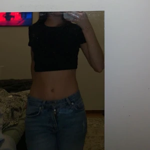 Svart zara T-shirt  - En svart T-shirt från zara har använt den Max 10 gånger 