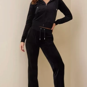 Juicy couture set, svart  - Svart juciy set från Nelly, storlek S i båda delarna. Helt nytt & knappt använt. 