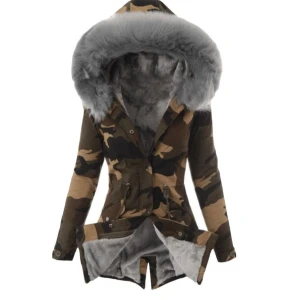 Vinterjacka  - Vinterjacka militärgrön säljes  Aldrig använd   Storlek S-M