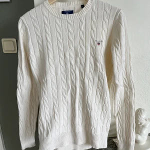 GANT kabelstickad tröja - Nyskick, endast använd ett par gånger! Säljer då jag knappt använder den. :)