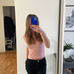Topp - Säljer denna jätte söta toppen som inte kommer till användning 💘 stretchigt material💘pris kan diskuteras 