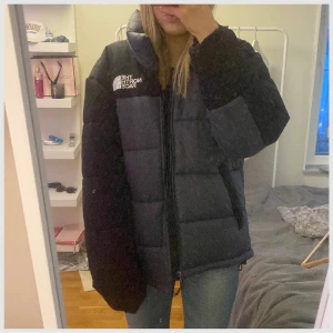 North Face Jacka - North Face jacka stor och mysig perfekt till vintern. Nypris 2600kr inga defekter 