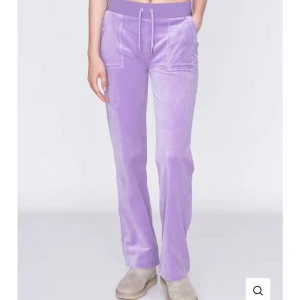 🚨INTRESSKOLL🚨 - Ett par jätte fina juciy byxor i färgen lila i storlek S