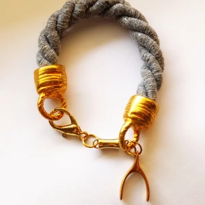 Handmade bracelet handgjorda armband  - Handmade bracelet with the lucky element, grey and gold, new, 22cm length 