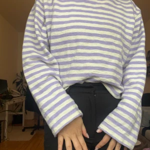 Randig stickad tröja  - Fint skick, välanvänd