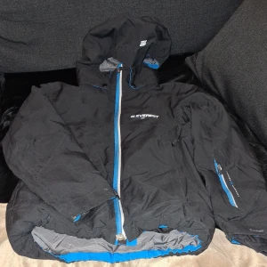 Everrest skid jacka storlek 128 - Everrest skidjacka i bra skick 