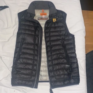 Parajumpers Day Tripper väst strlk M - Lätt väst modell från 2020 i bra skick