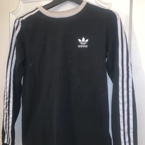 Adidas tröja  - Använd 
