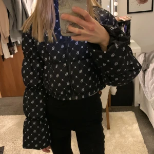 Jacka från HM storlek S - Jacka från HM använd 1 gång 